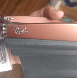 Great Condition Ray-Ban Wayfarer Sunglasses